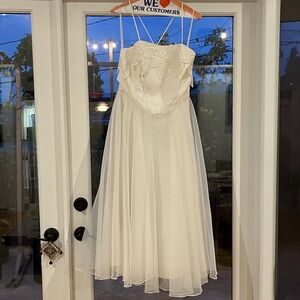 Gorgeous vintage dress made in USA with iconic union tag!